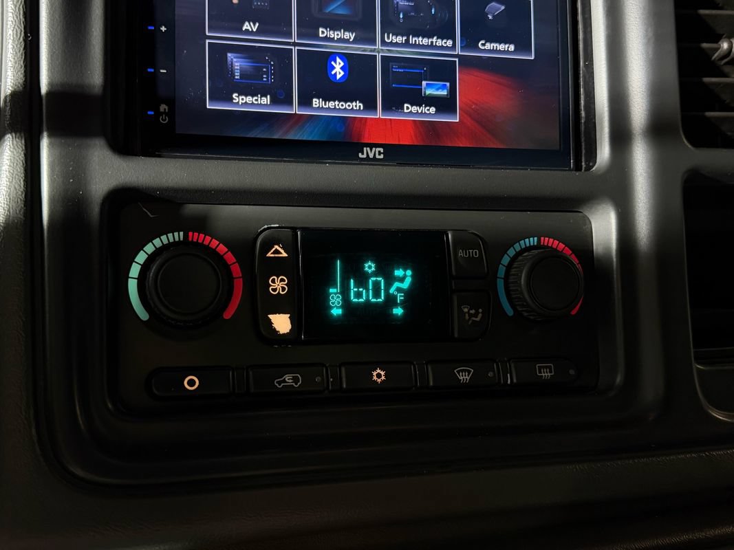 Used 2005 GMC Sierra 2500 SLT w/ Heavy-Duty Power Package AWD/4WD image 15