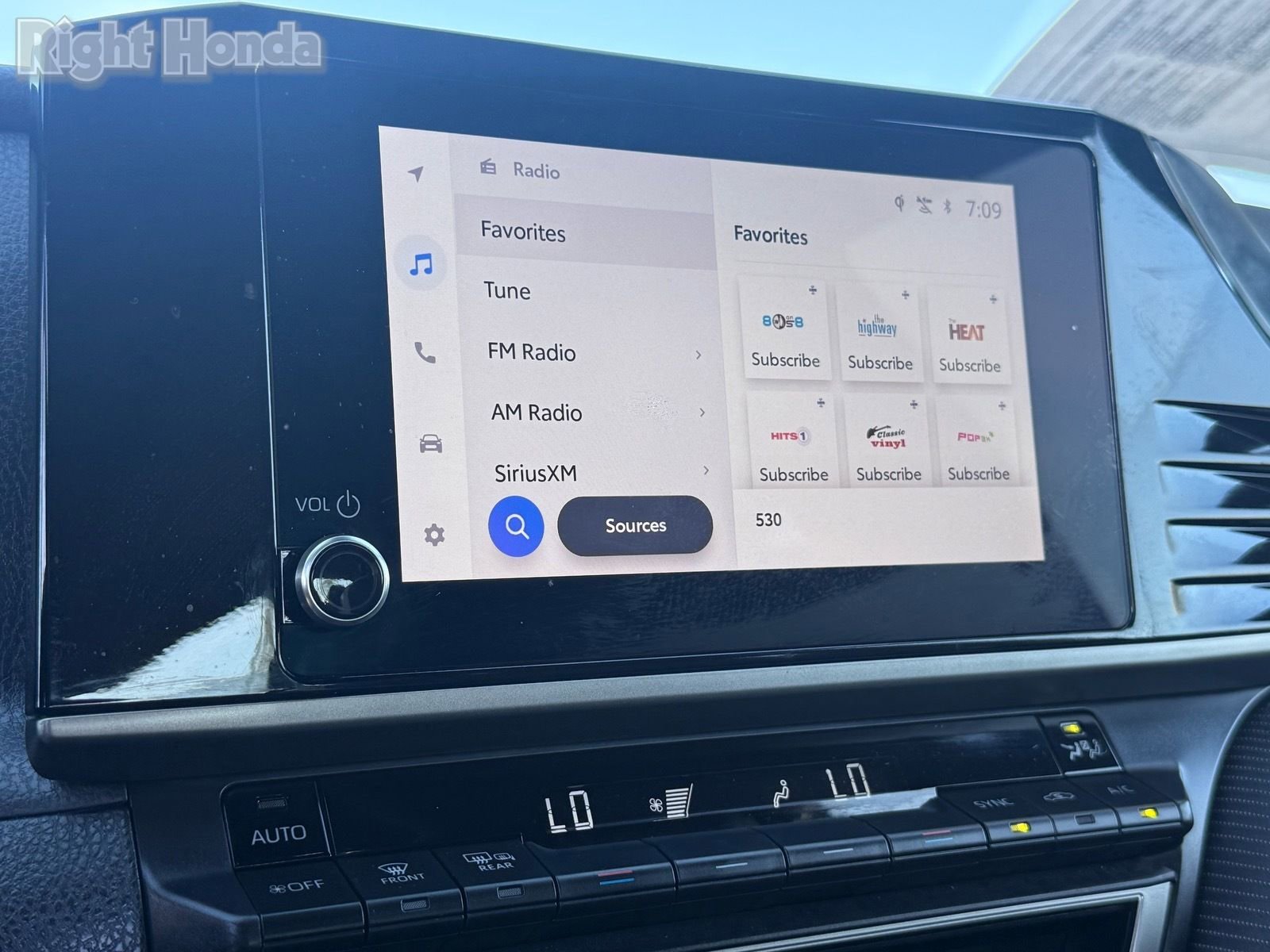 Used 2025 Toyota Camry SE w/ Convenience Package image 21