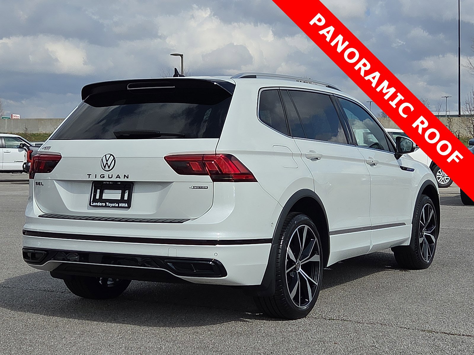 Used 2023 Volkswagen Tiguan SEL R-Line image 5