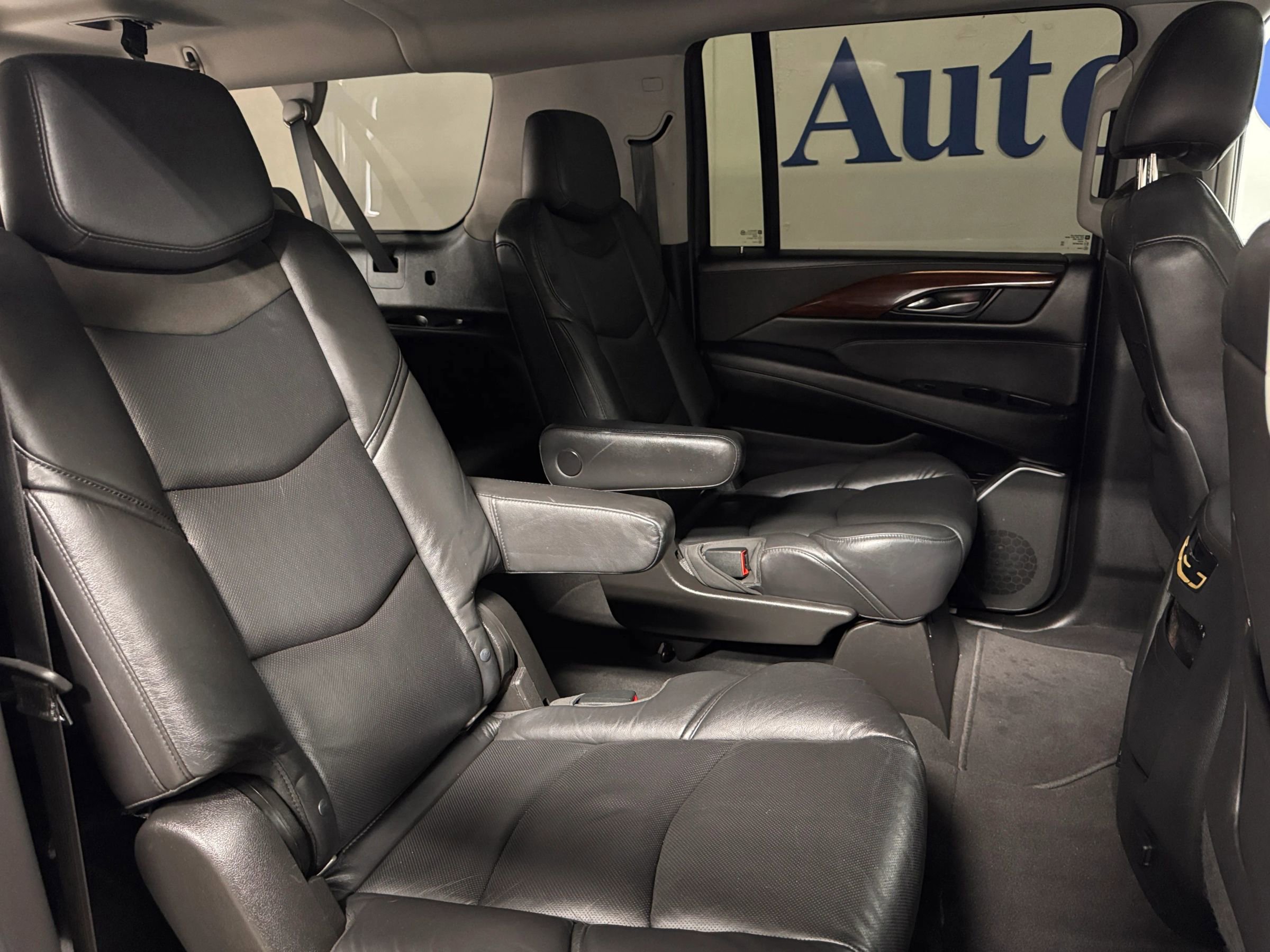 Used 2019 Cadillac Escalade ESV Premium Luxury image 22