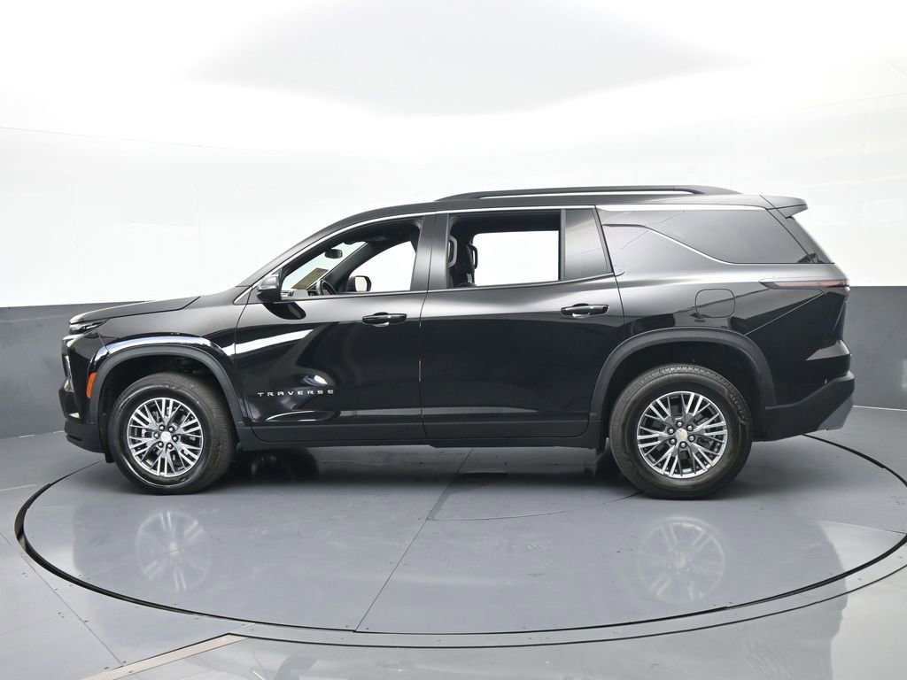 Used 2025 Chevrolet Traverse LT image 3