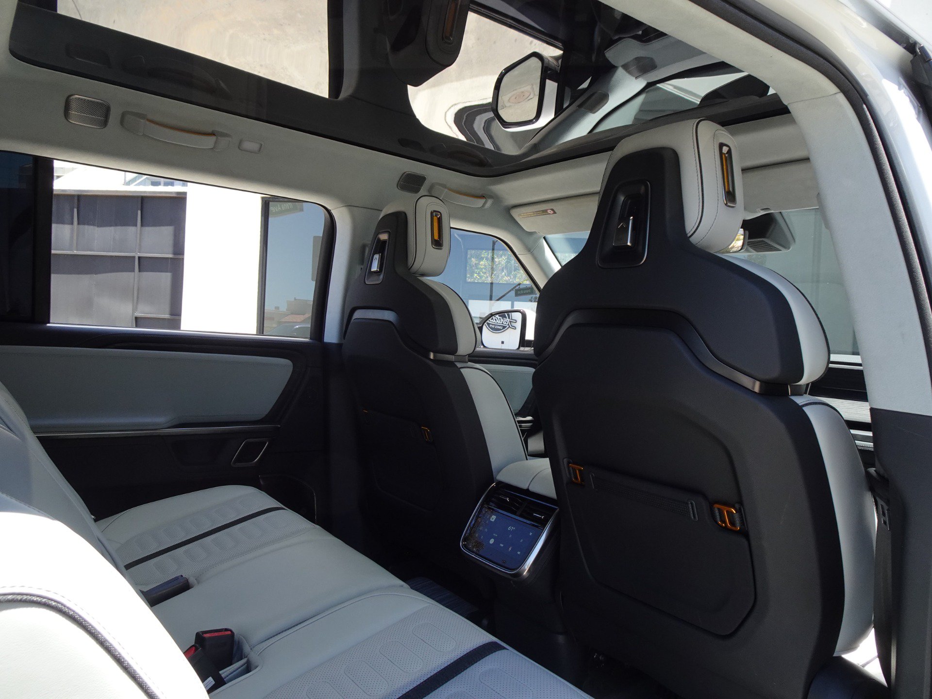 Used 2024 Rivian R1S Adventure AWD/4WD image 19
