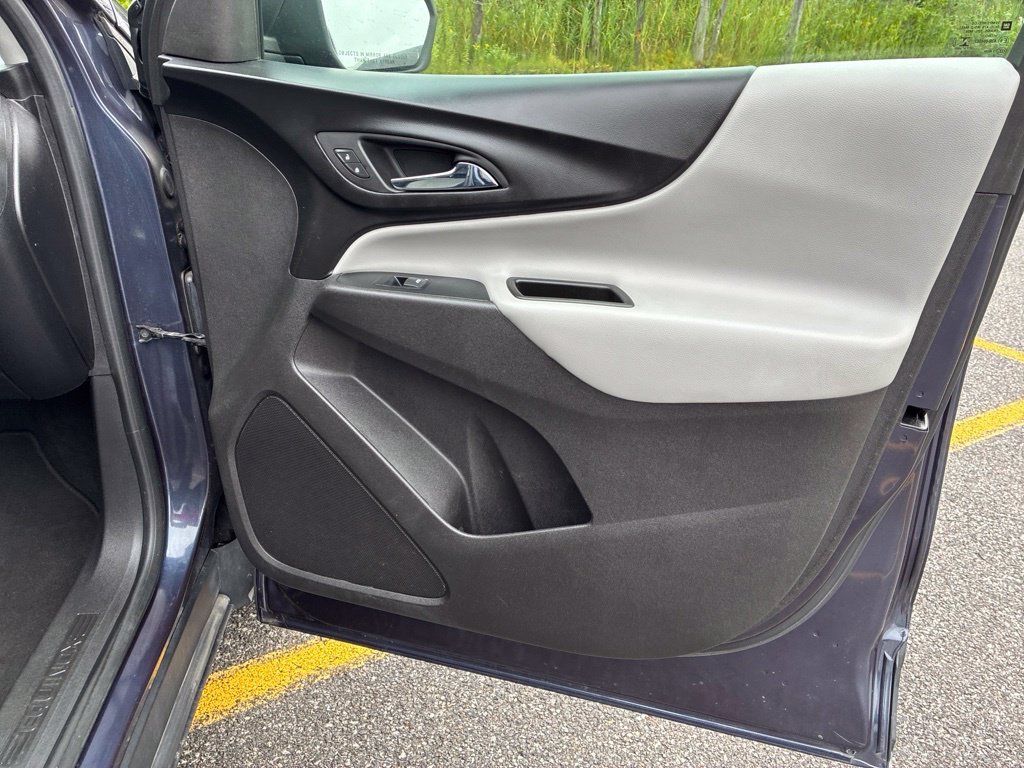 Used 2019 Chevrolet Equinox LS AWD/4WD image 45