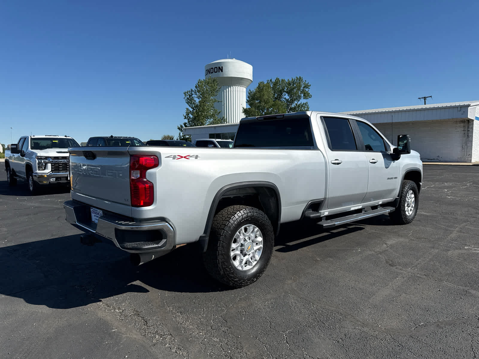 Used 2023 Chevrolet Silverado 3500 LT AWD/4WD image 5
