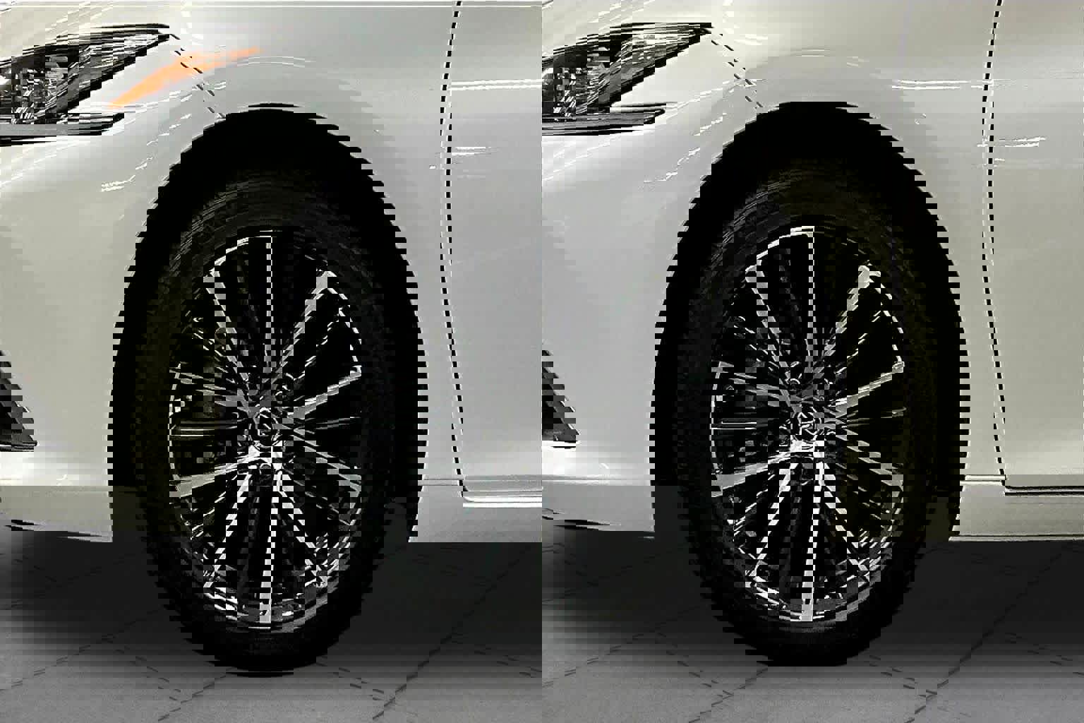 Used 2025 Lexus ES 300h w/ Premium Package image 10