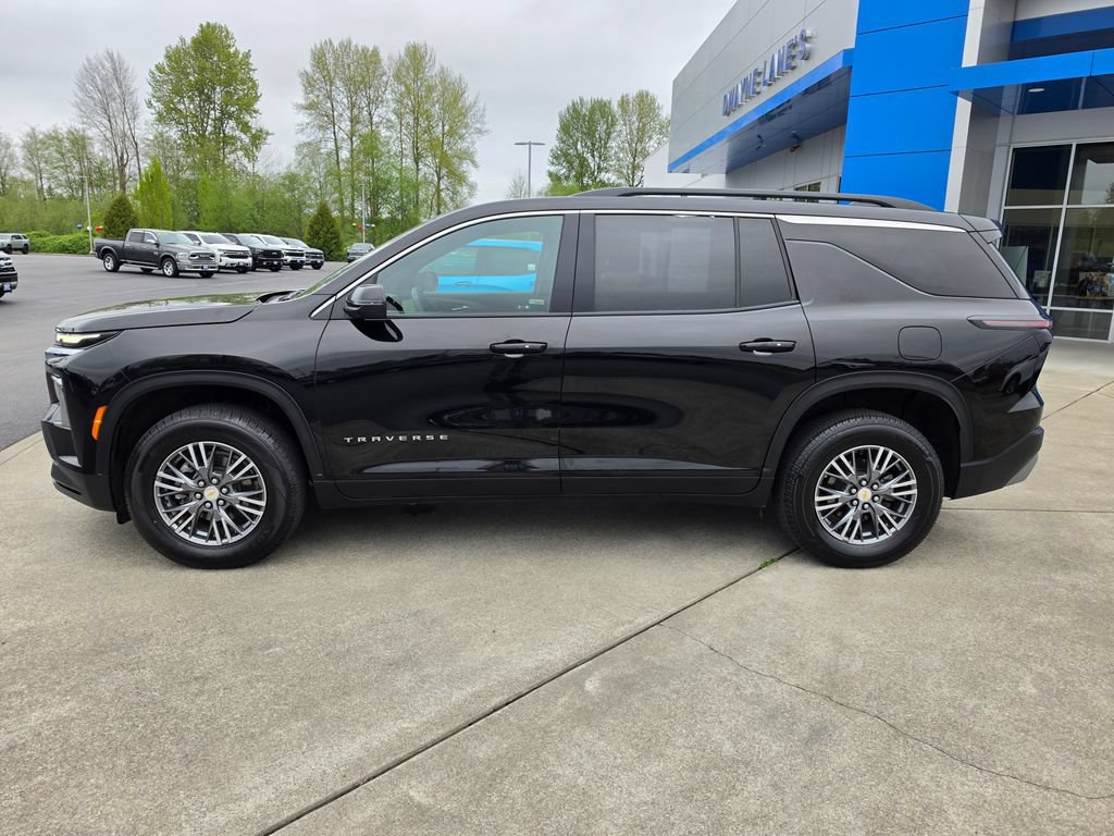 Used 2025 Chevrolet Traverse LT AWD/4WD image 2