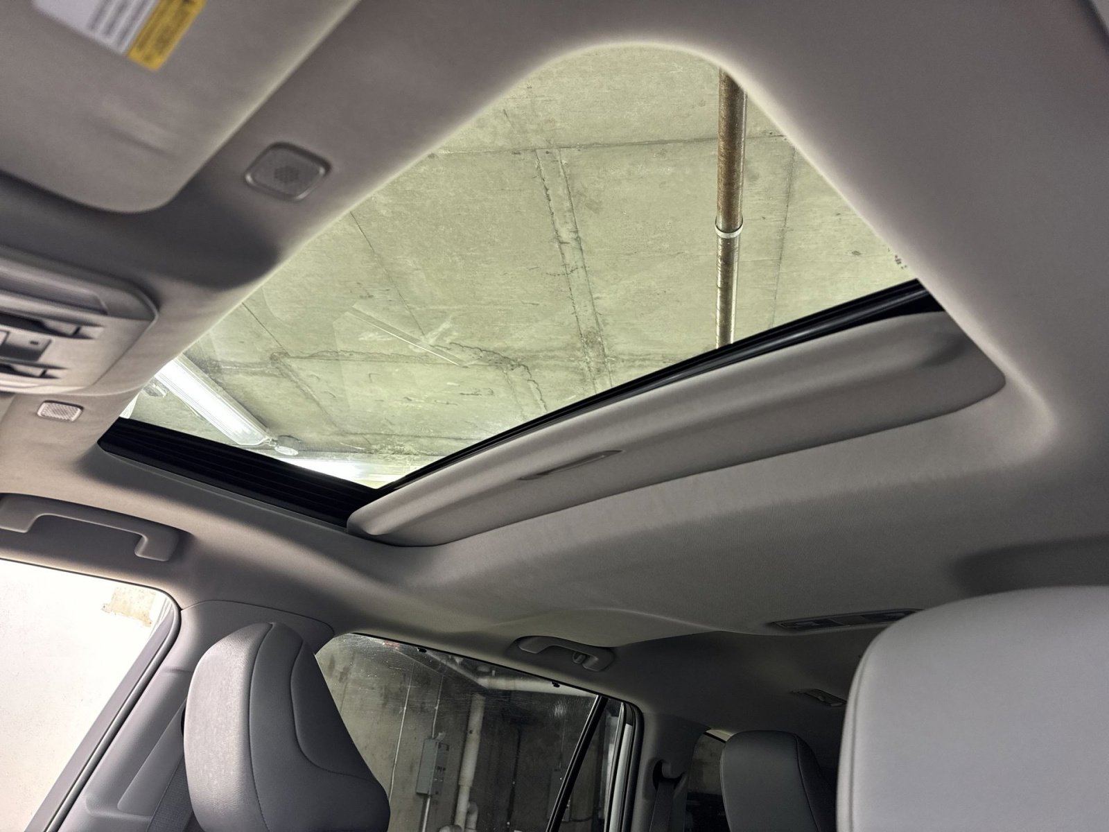 Used 2024 Toyota Highlander XLE image 28