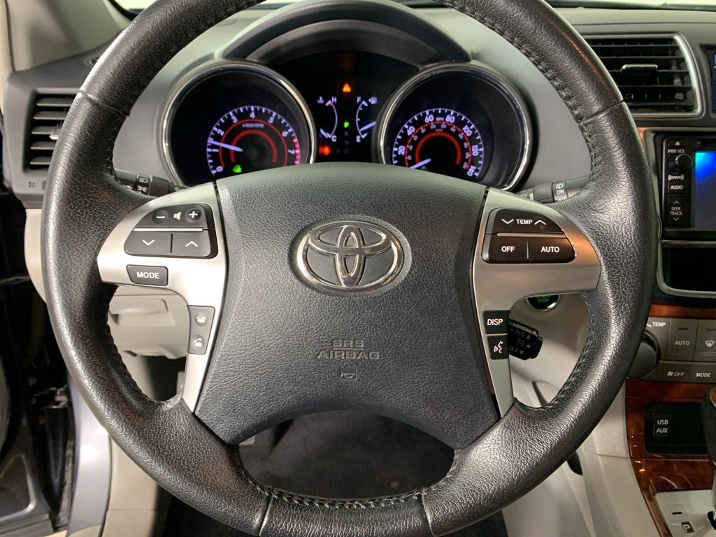 Used 2013 Toyota Highlander Limited image 23