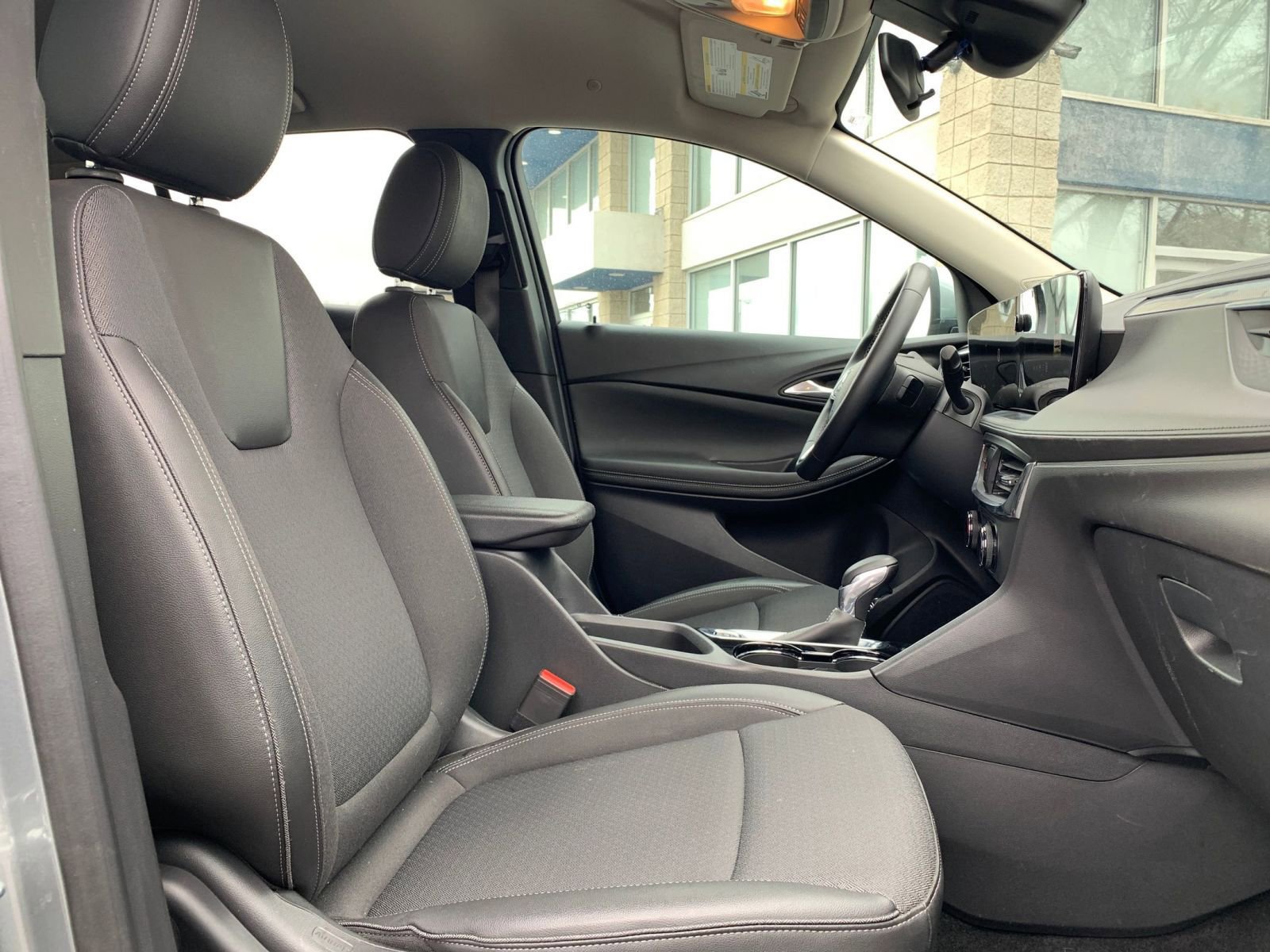 Used 2025 Buick Encore GX Preferred image 35