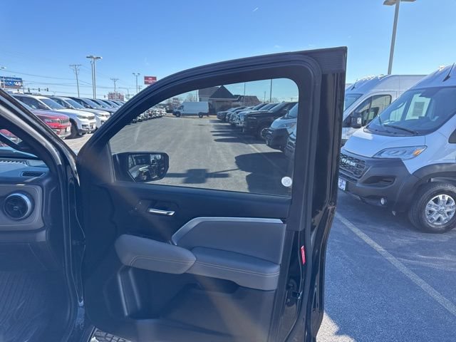 Used 2023 Chevrolet Colorado ZR2 w/ ZR2 Convenience Package III AWD/4WD image 17