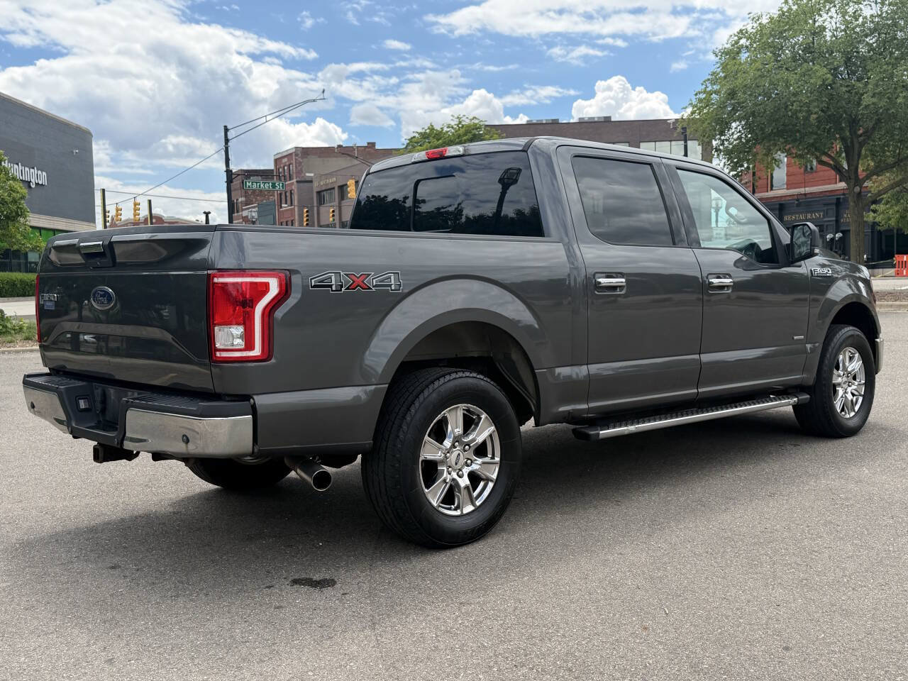 Used 2015 Ford F150 XLT w/ Equipment Group 302A Luxury AWD/4WD image 5