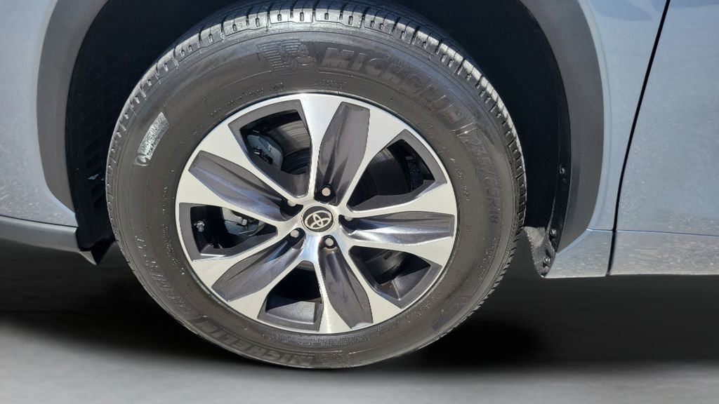 Used 2021 Toyota Highlander XLE image 26