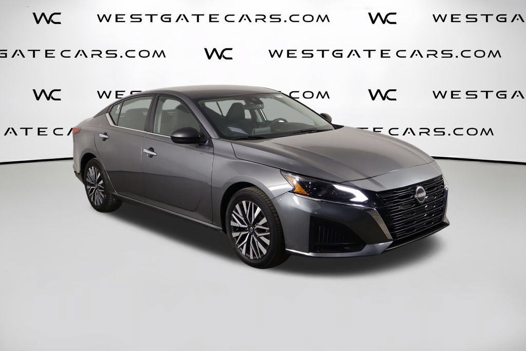 Used 2025 Nissan Altima 2.5 SV FWD image 43