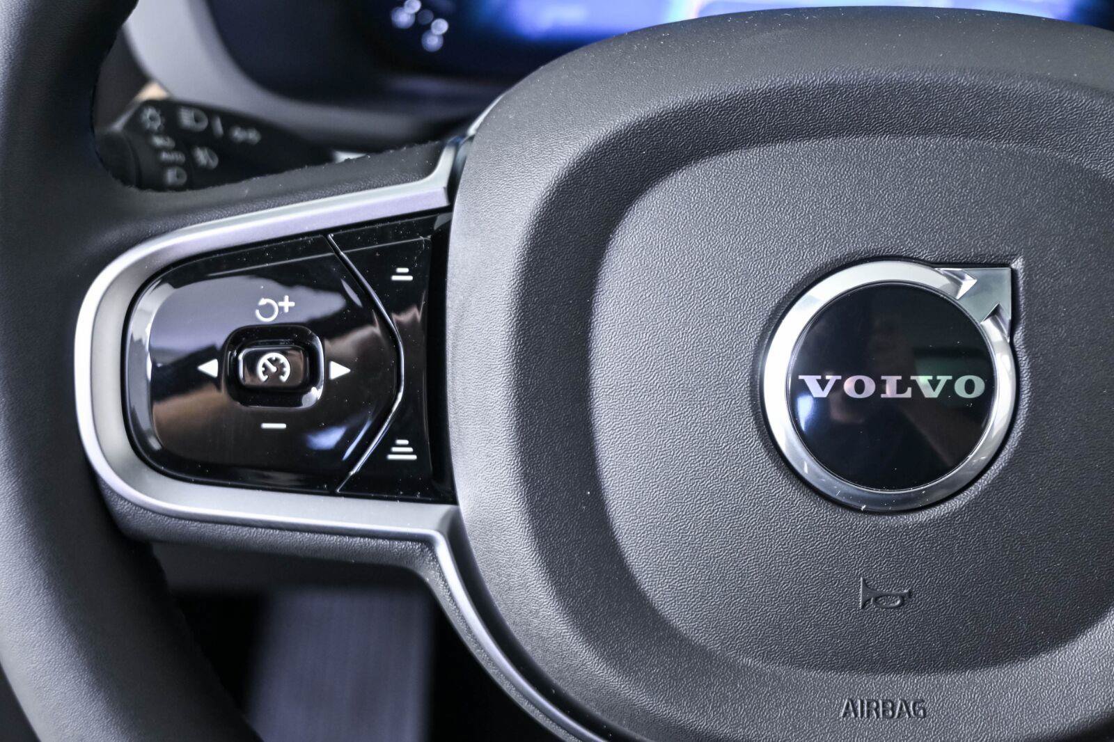 New 2026 Volvo XC60 T8 Plus w/ Protection Package Premier AWD/4WD image 10