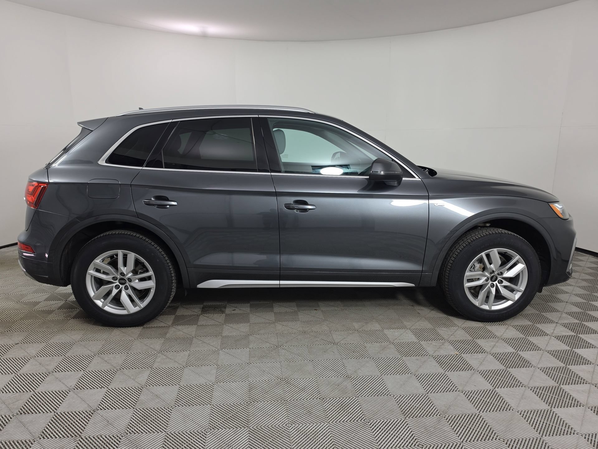 Certified 2023 Audi Q5 2.0T Premium w/ Convenience Package AWD/4WD image 8