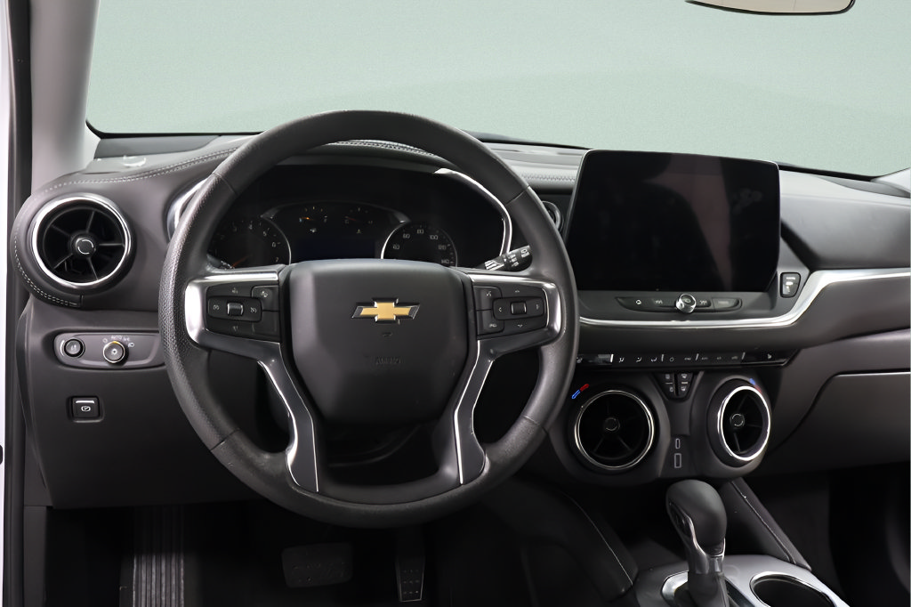 Used 2025 Chevrolet Blazer LT FWD image 8