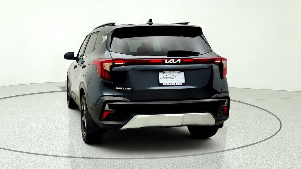 Used 2024 Kia Seltos EX FWD image 6