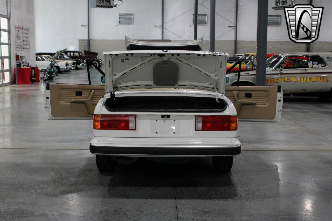 Used 1988 BMW 325i Convertible image 18