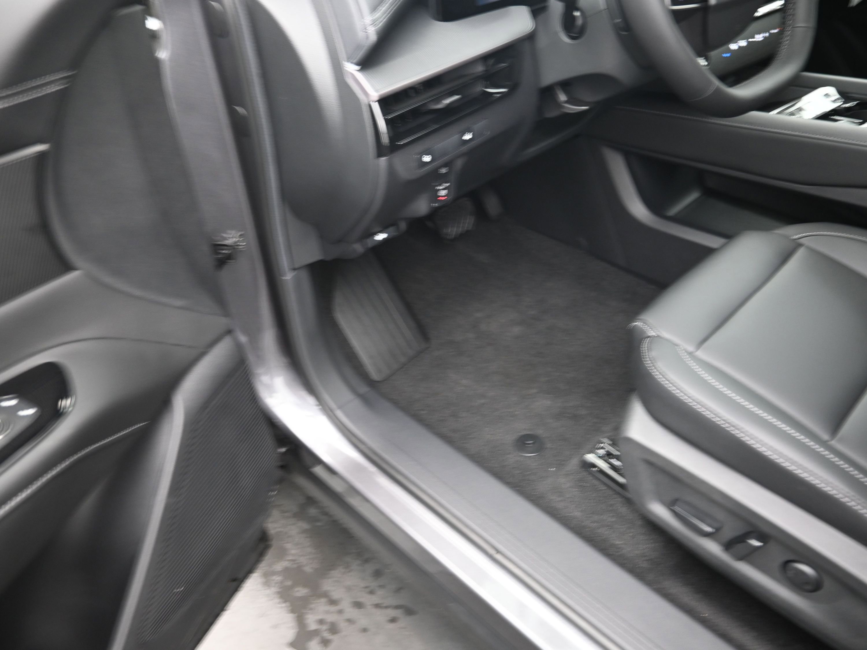 New 2025 Nissan Murano SV w/ Cargo Package image 15