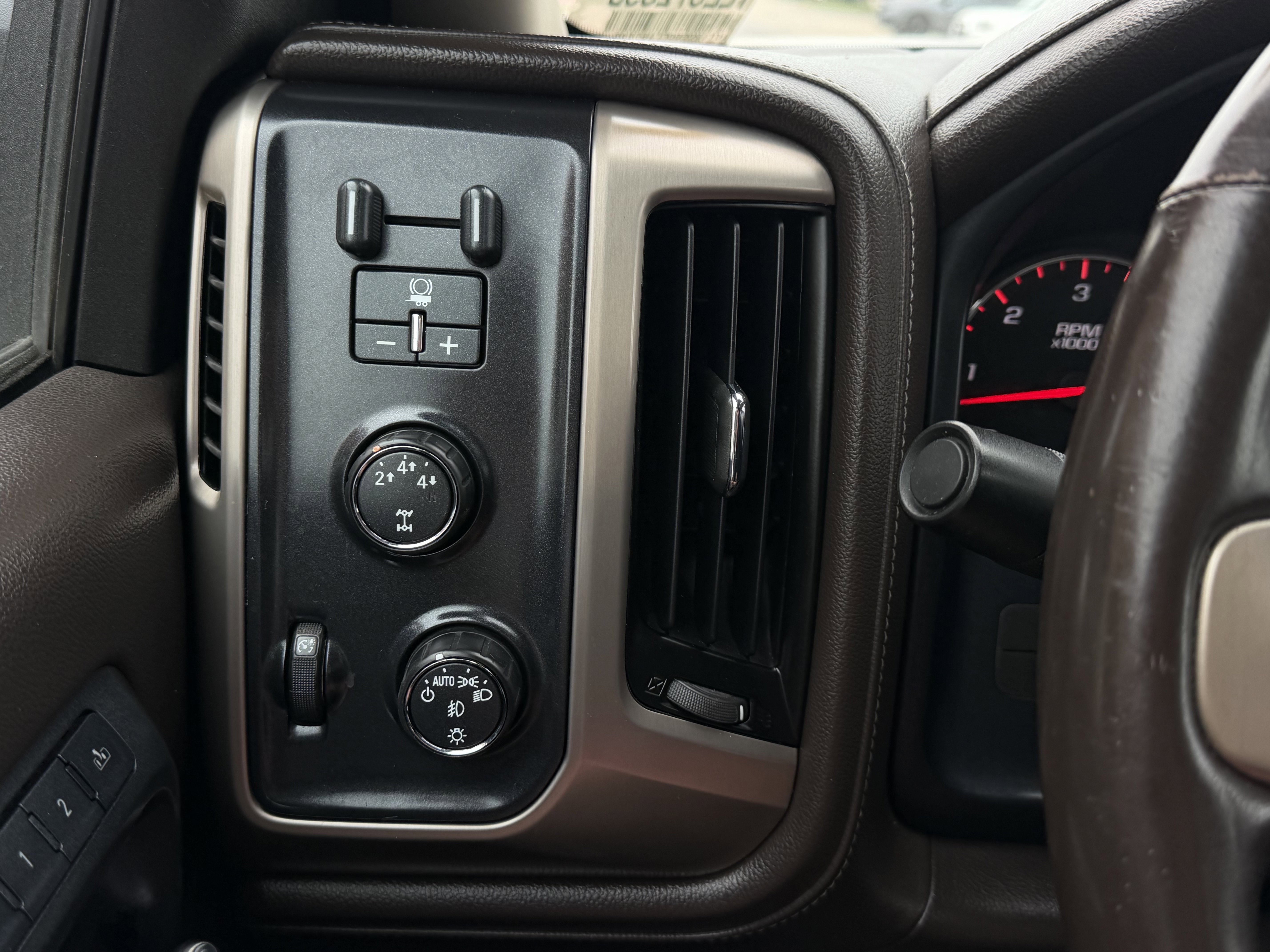 Used 2015 GMC Sierra 2500 Denali AWD/4WD image 25