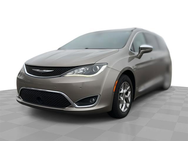 Used 2017 Chrysler Pacifica Limited w/ Advanced Safetytec Group
