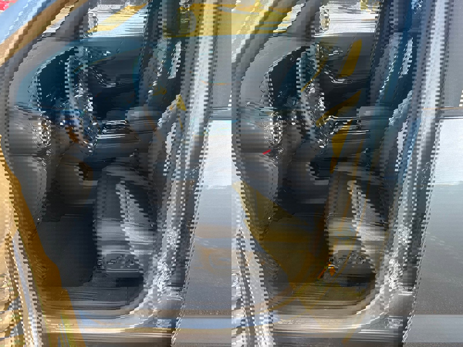 Used 2025 Chevrolet Equinox LT w/ Convenience Package II image 9