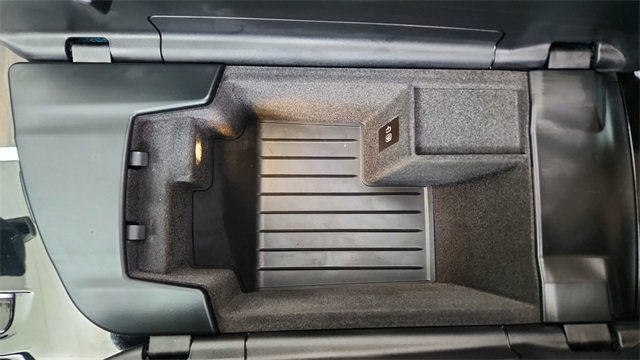 Used 2023 BMW 530e xDrive w/ Premium Package image 54