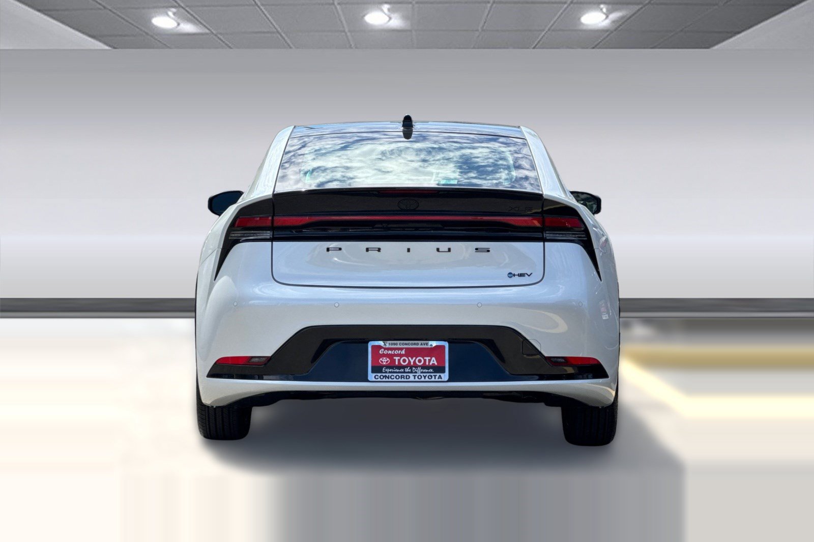 New 2027 Toyota Prius LE FWD image 10