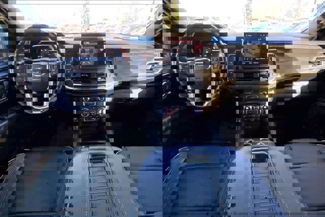 Used 2023 GMC Yukon XL SLT image 15