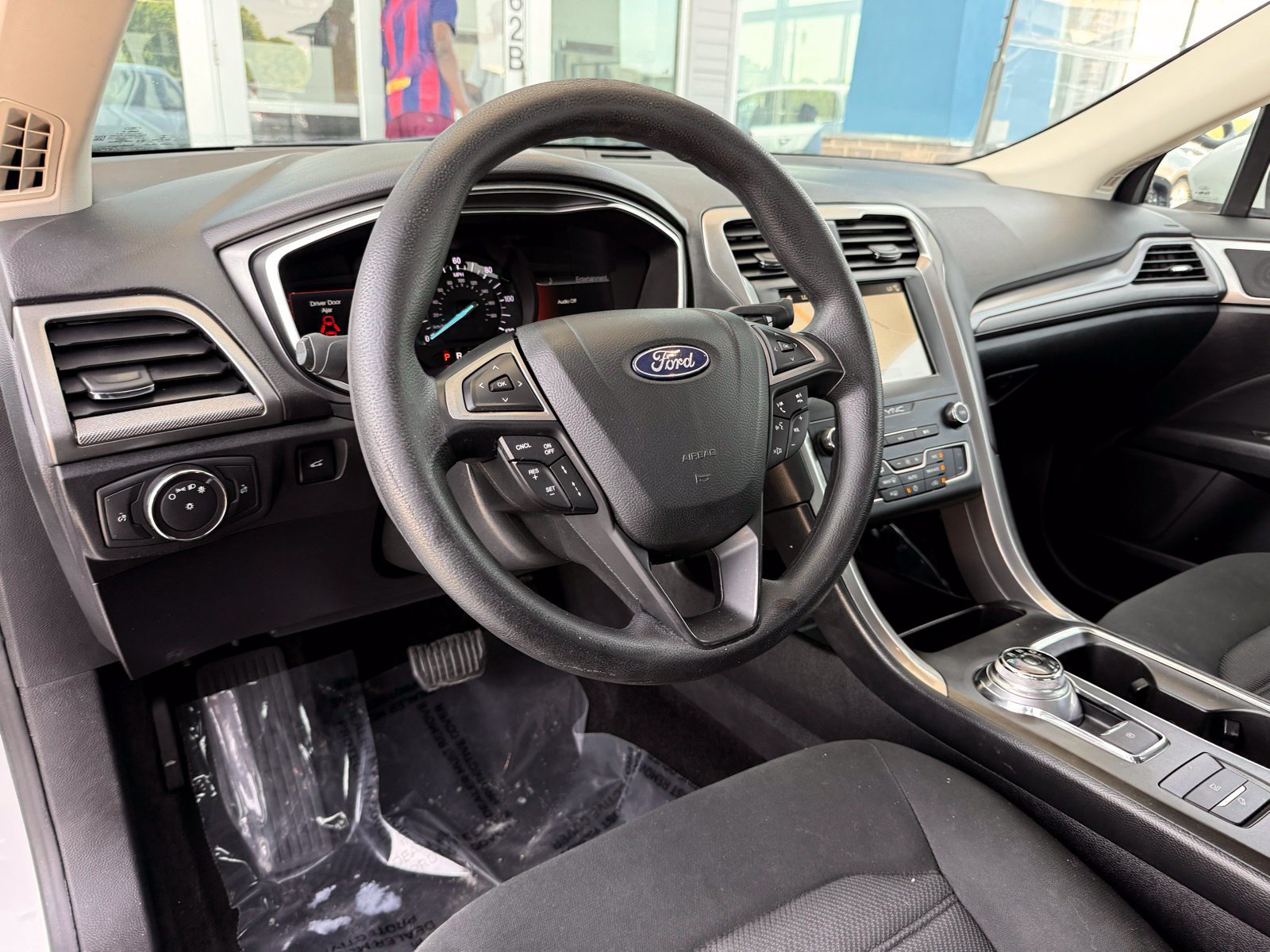Used 2019 Ford Fusion SE FWD image 12