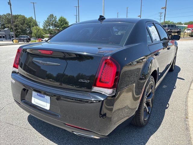 Used 2021 Chrysler 300 Touring w/ Sport Appearance Package RWD image 8