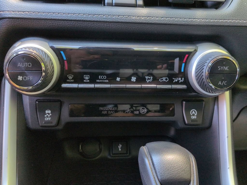 Used 2020 Toyota RAV4 XLE w/ Convenience Package AWD/4WD image 19