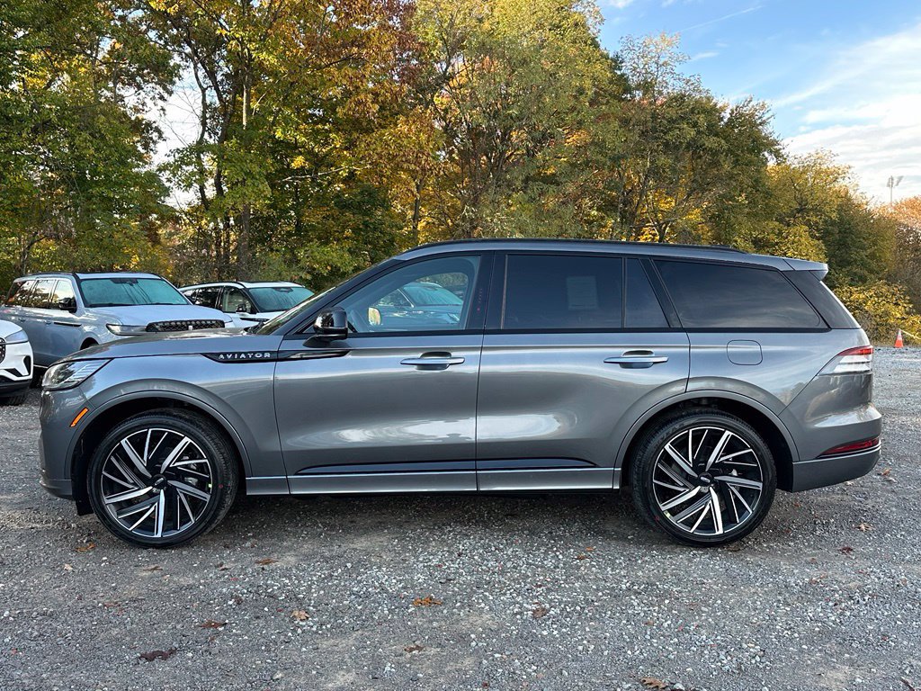New 2027 Lincoln Aviator Black Label w/ Jet Appearance Package AWD/4WD image 2