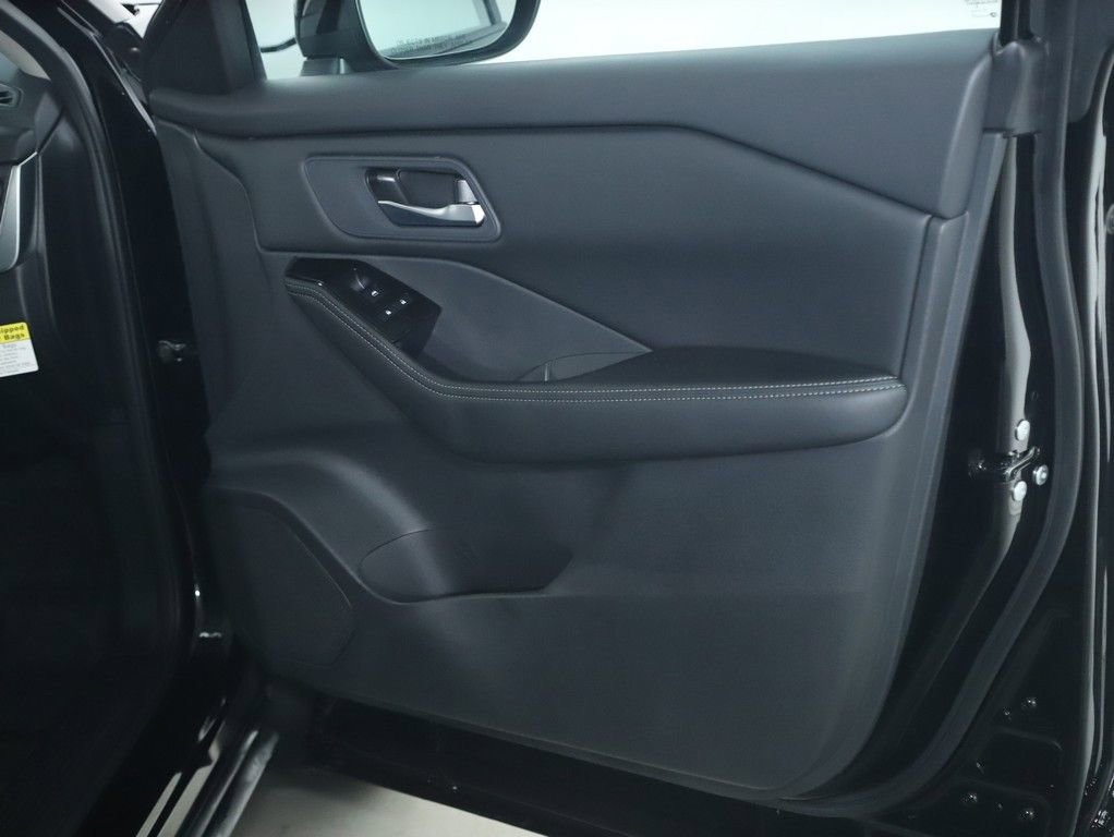 Certified 2026 Nissan Rogue SV image 34