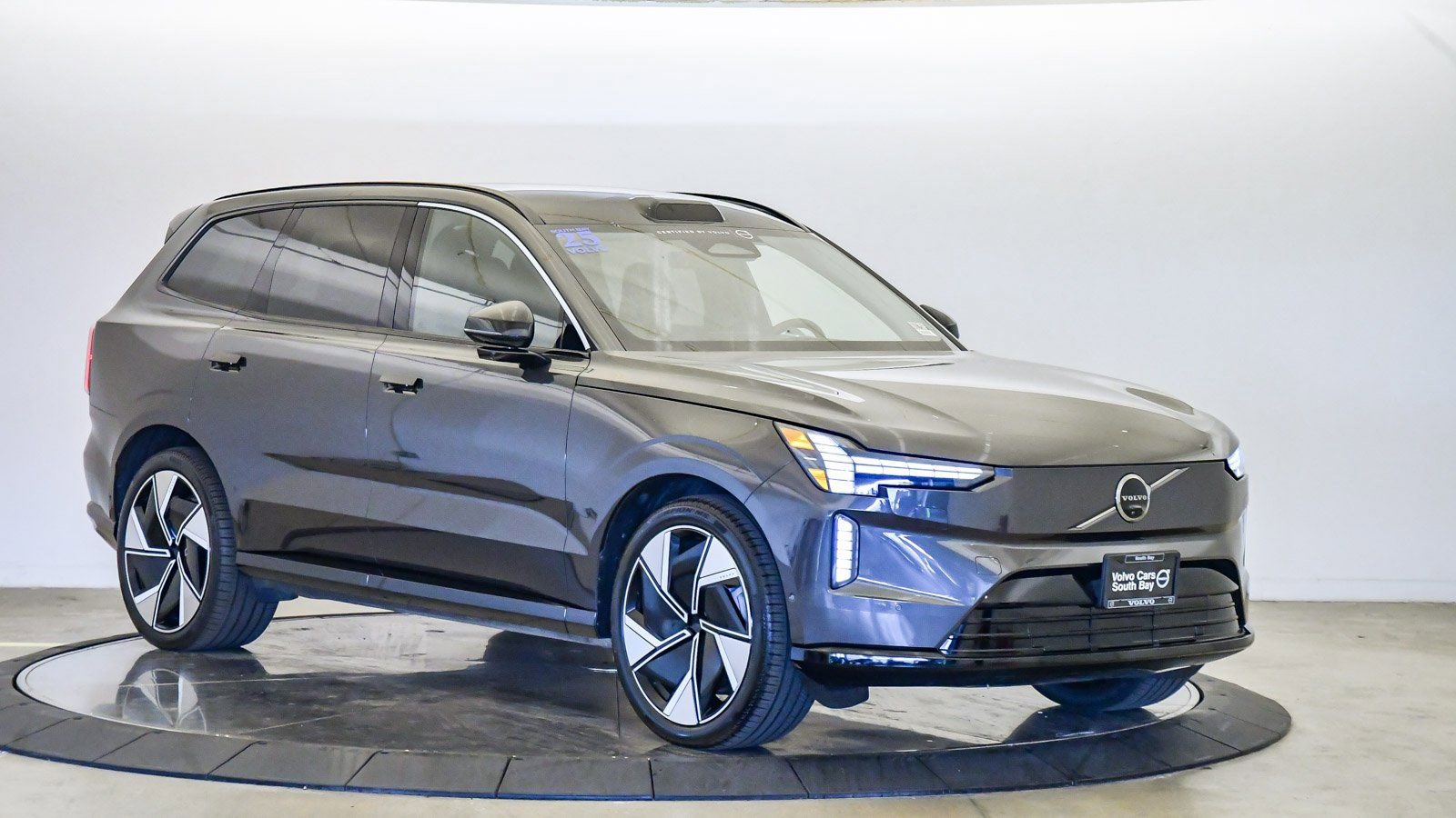 Certified 2025 Volvo EX90 Ultra image 6