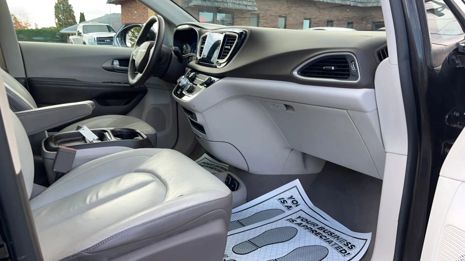 Used 2017 Chrysler Pacifica Touring-L image 22