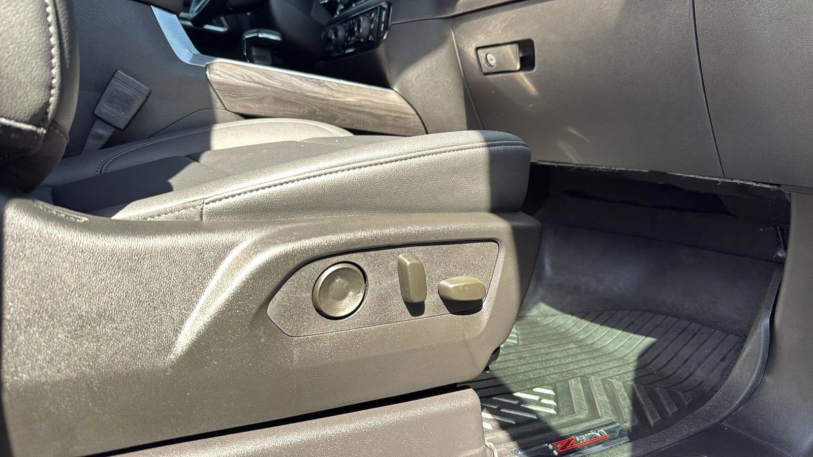 Used 2025 Chevrolet Silverado 1500 LTZ image 25