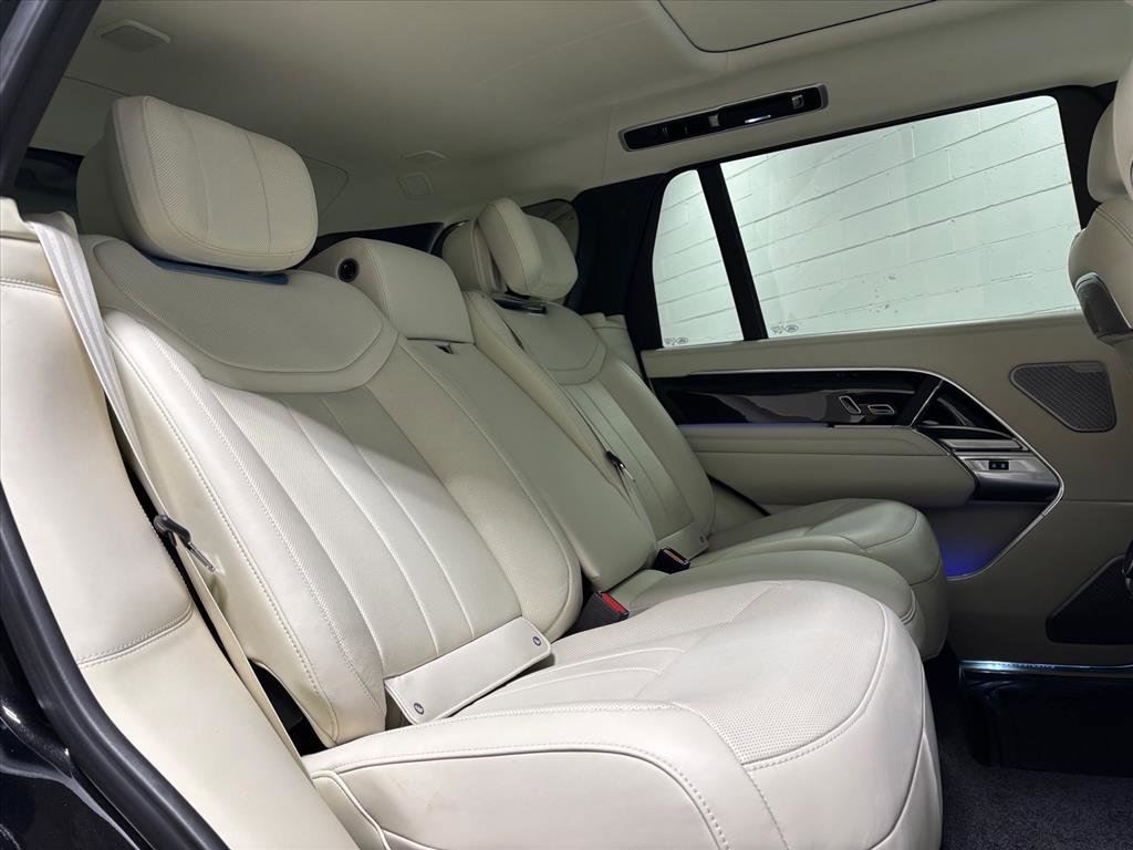 Used 2025 Land Rover Range Rover Long Wheelbase Autobiography image 36