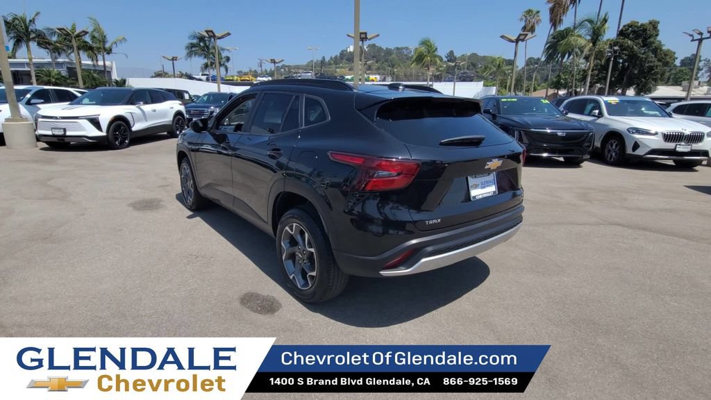 Certified 2025 Chevrolet Trax LT FWD image 6