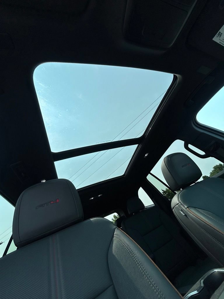 Used 2025 GMC Acadia AT4 AWD/4WD image 34