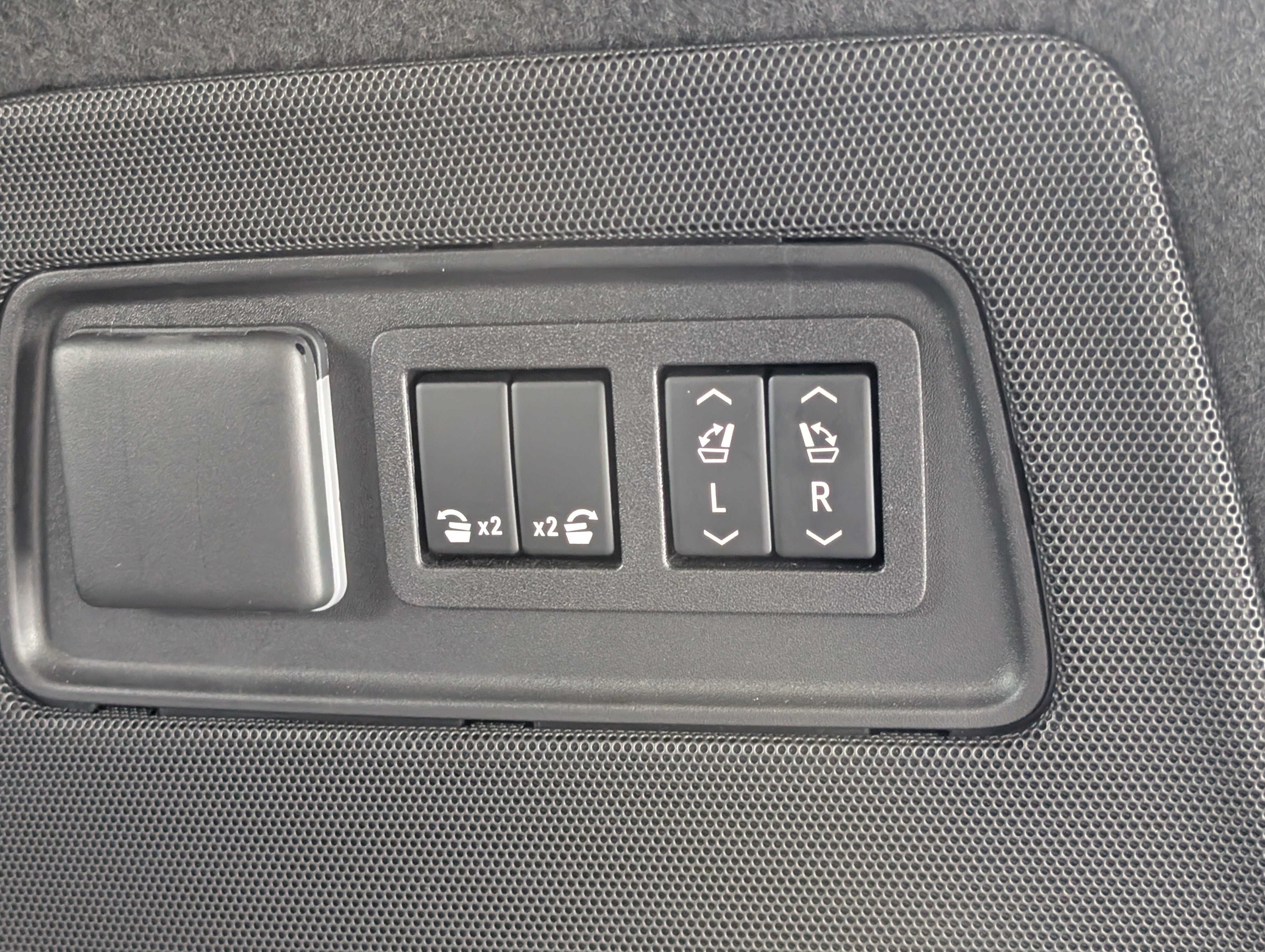 Used 2023 Cadillac Escalade Premium Luxury w/ Performance Package RWD image 21