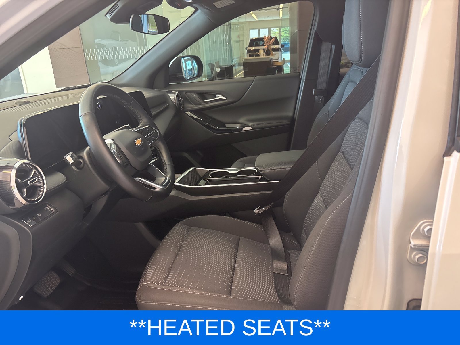 Used 2025 Chevrolet Equinox LT FWD image 12