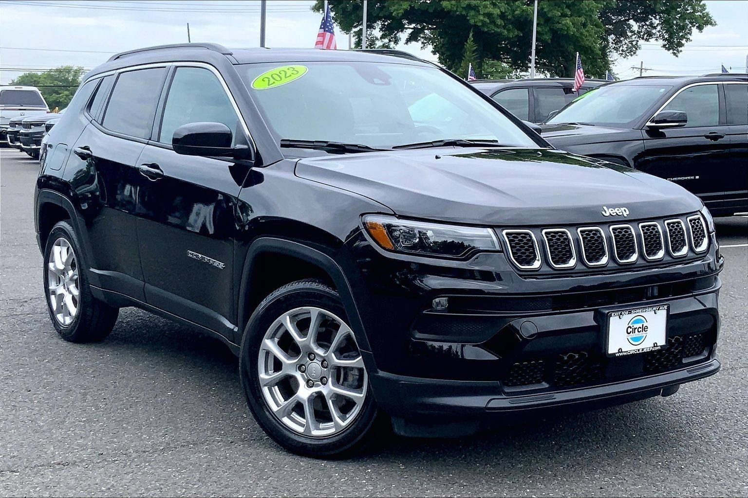 Certified 2023 Jeep Compass Latitude w/ Sun and Sound Group AWD/4WD image 2