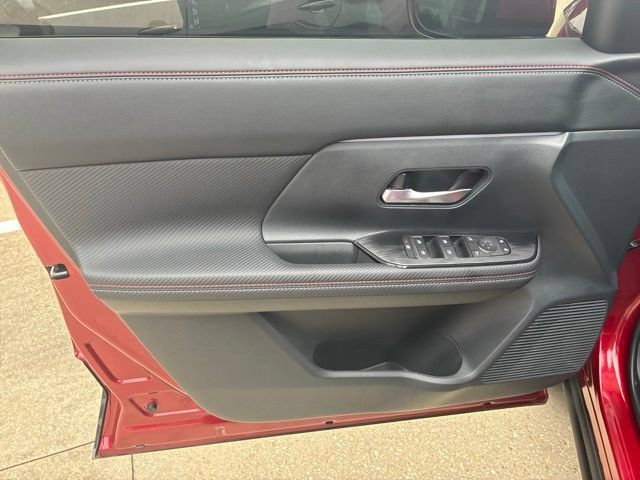 Used 2025 Nissan Kicks SR FWD image 18