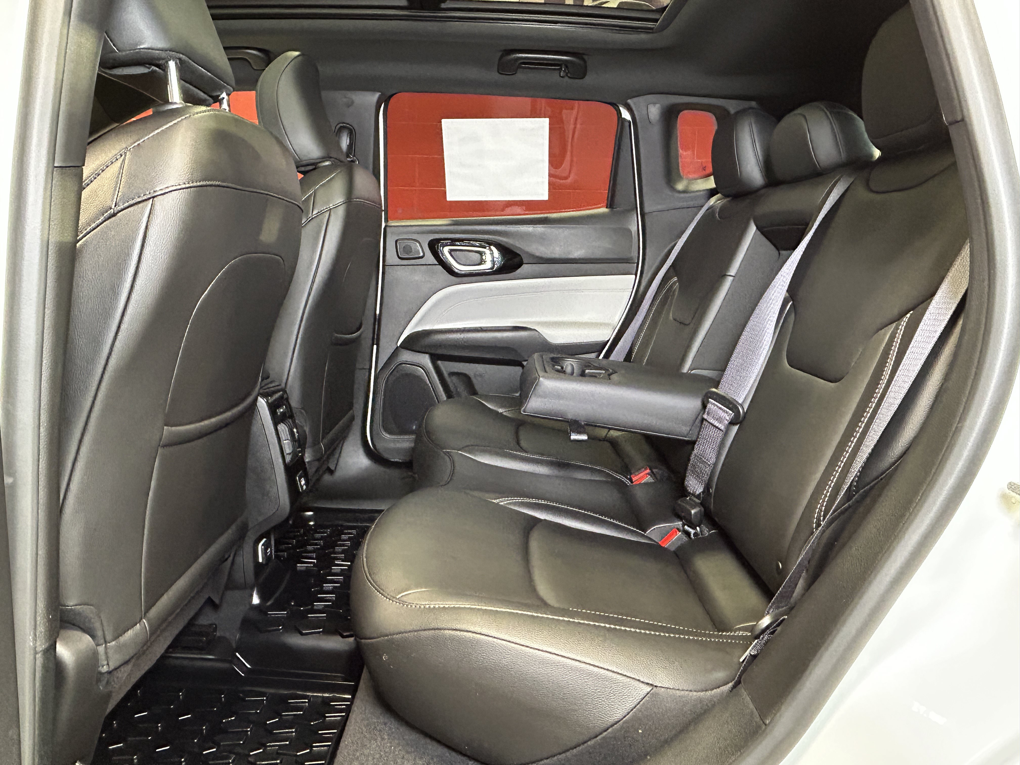 Certified 2025 Jeep Compass Limited w/ Sun & Sound Group AWD/4WD image 34