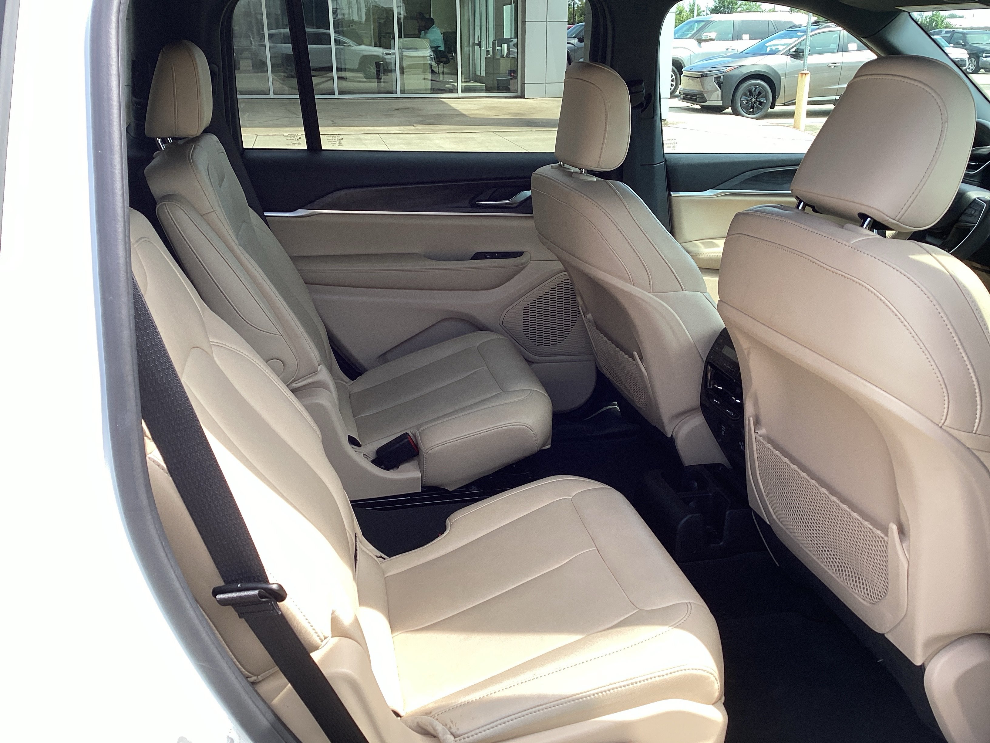Used 2025 Jeep Grand Cherokee L Limited RWD image 11