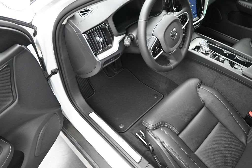 New 2026 Volvo V60 B5 Cross Country Ultra w/ Climate Package AWD/4WD image 9