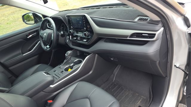 Used 2021 Toyota Highlander XLE image 29