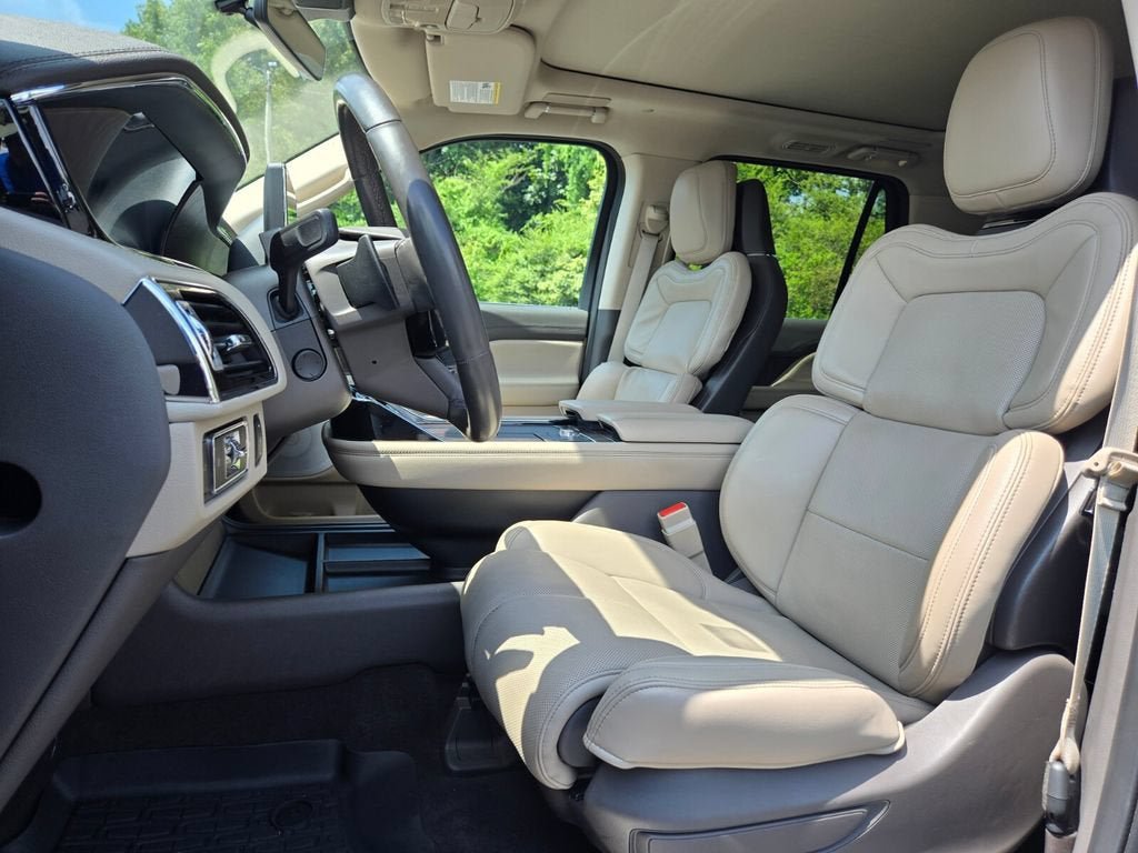 Used 2024 Lincoln Navigator Reserve AWD/4WD image 9