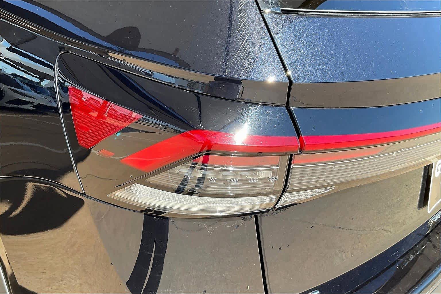 Used 2025 Volkswagen Taos SE AWD/4WD image 28